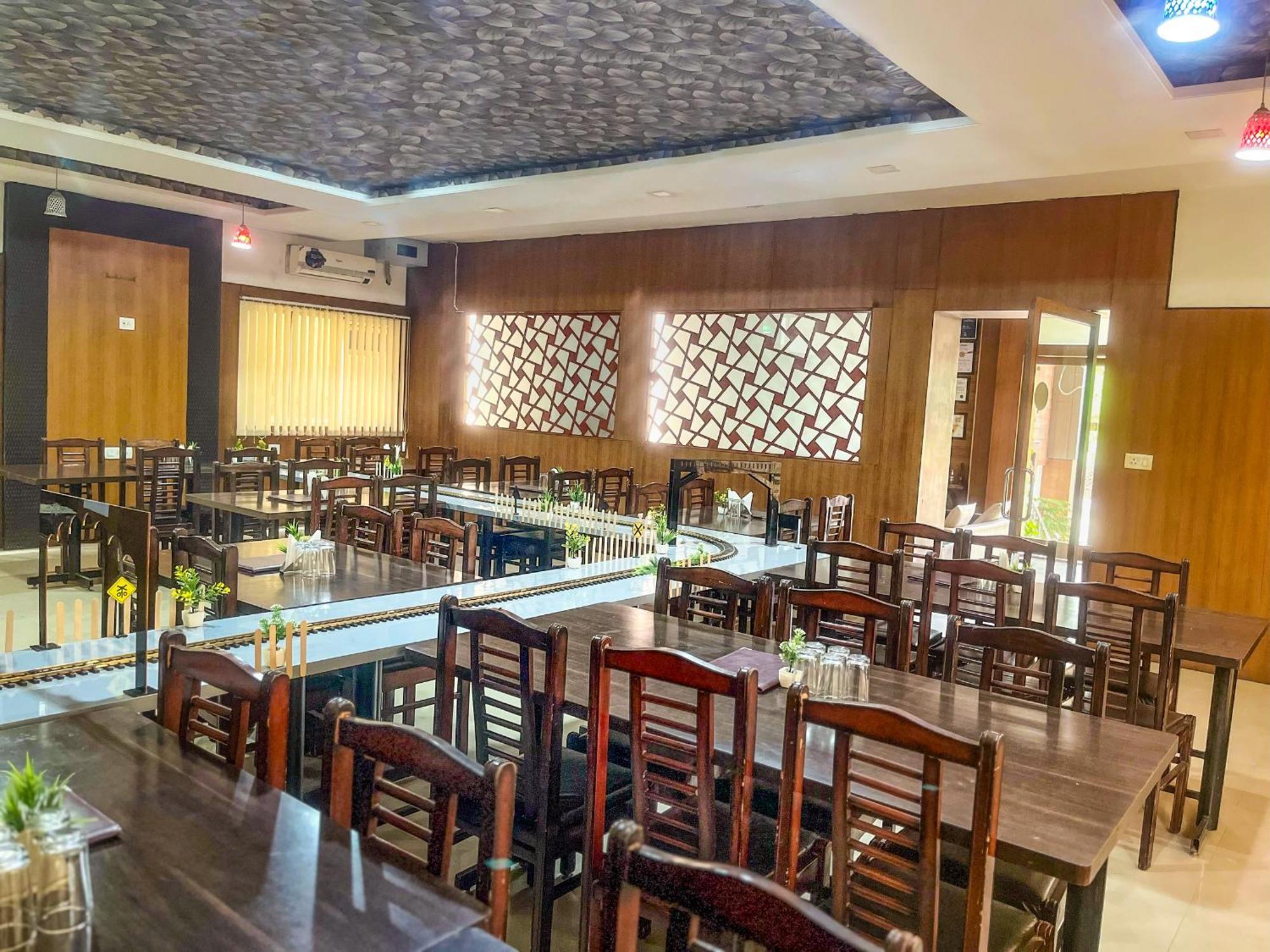 Narayans Leela Inn Udaipur Exterior foto